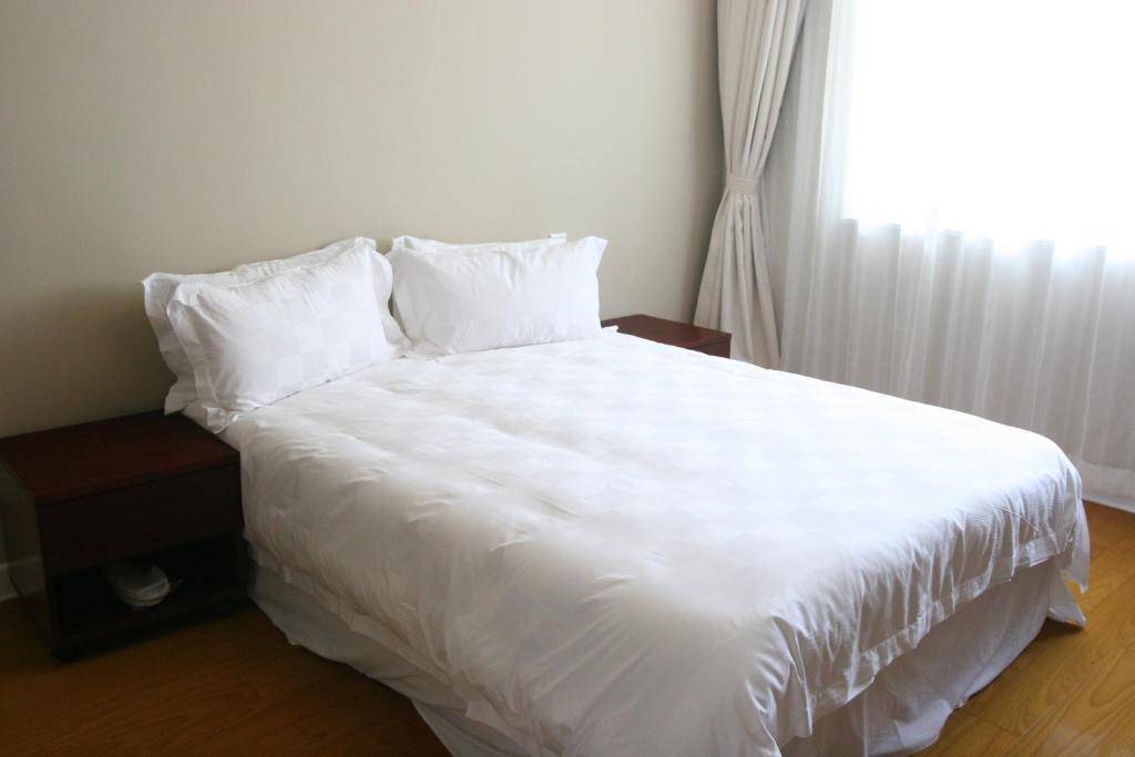 Huntington Terrace Shanghai Room photo